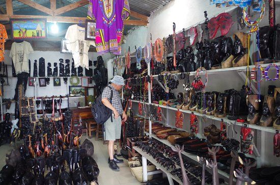 Mwenge Woodcarvers Market